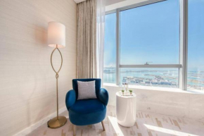 Coastal Paradise, Studio in Palm Tower with Unparalleled Sea, Palm Views